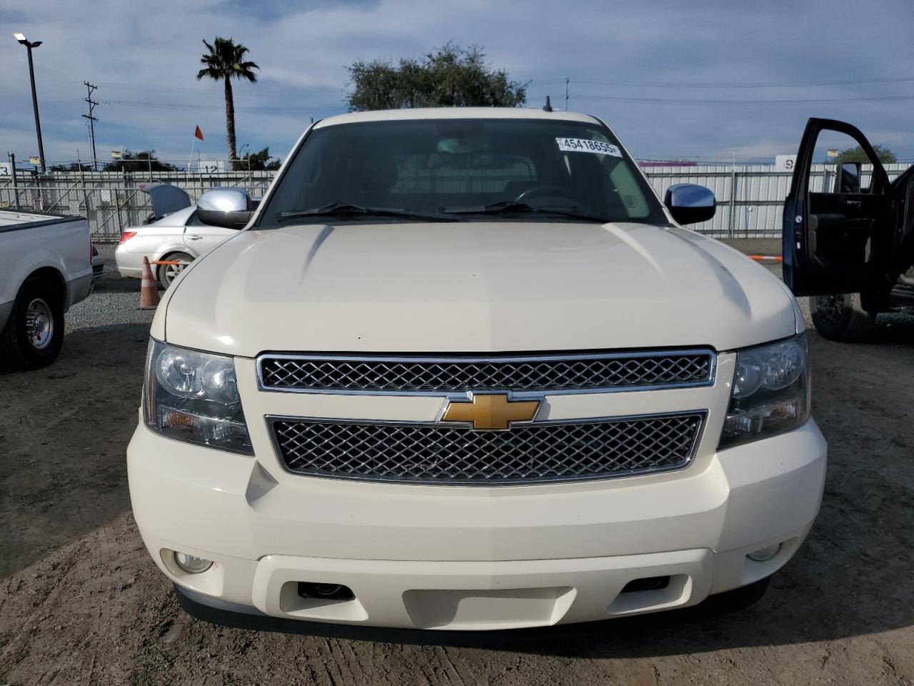 2012 Chevrolet Avalanche - Image 5