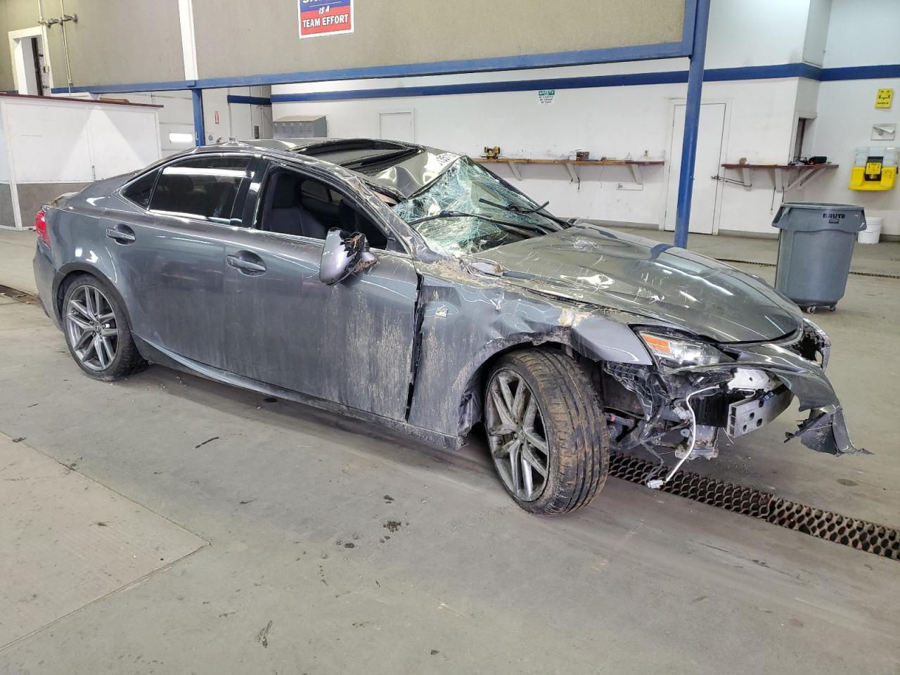 2016 Lexus IS - Image 4