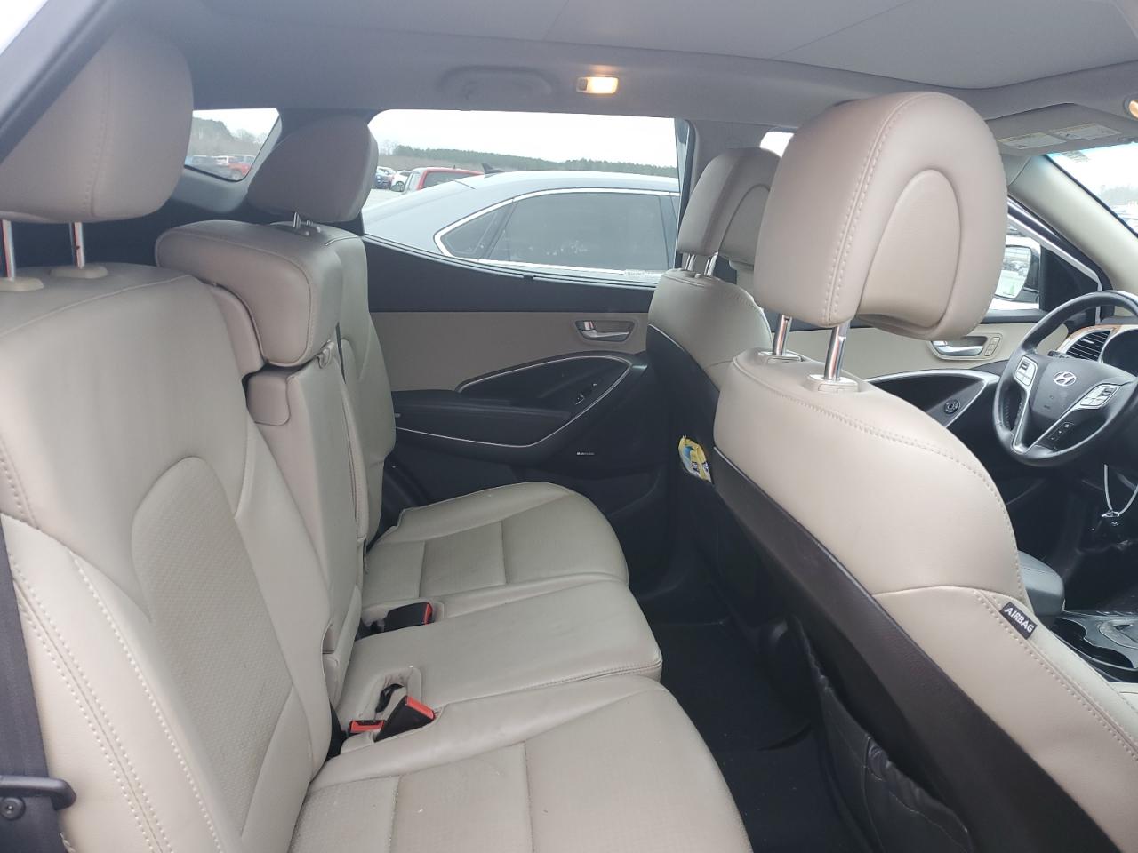 2014 Hyundai Santa Fe - Image 10