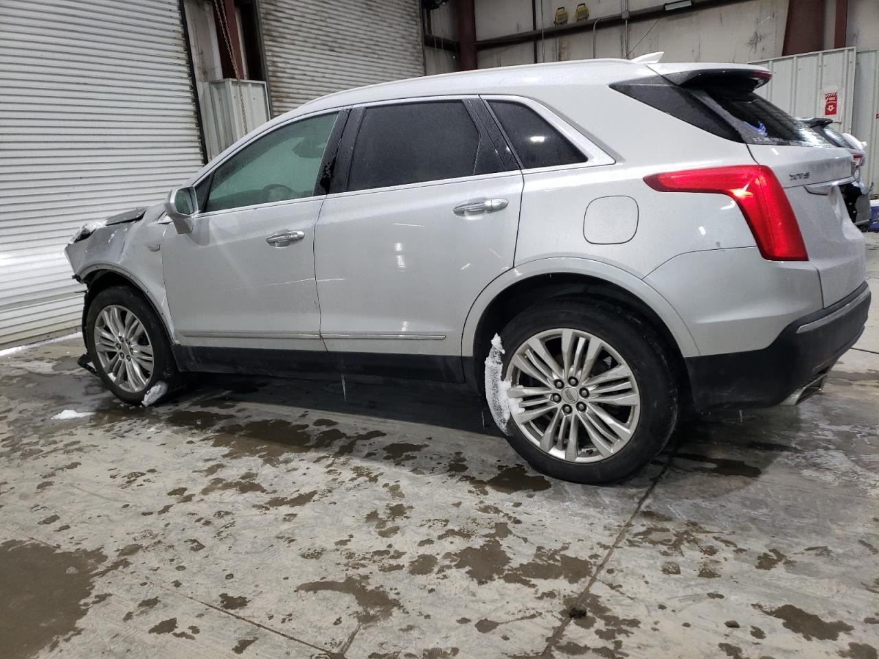 2017 Cadillac XT5 - Image 2