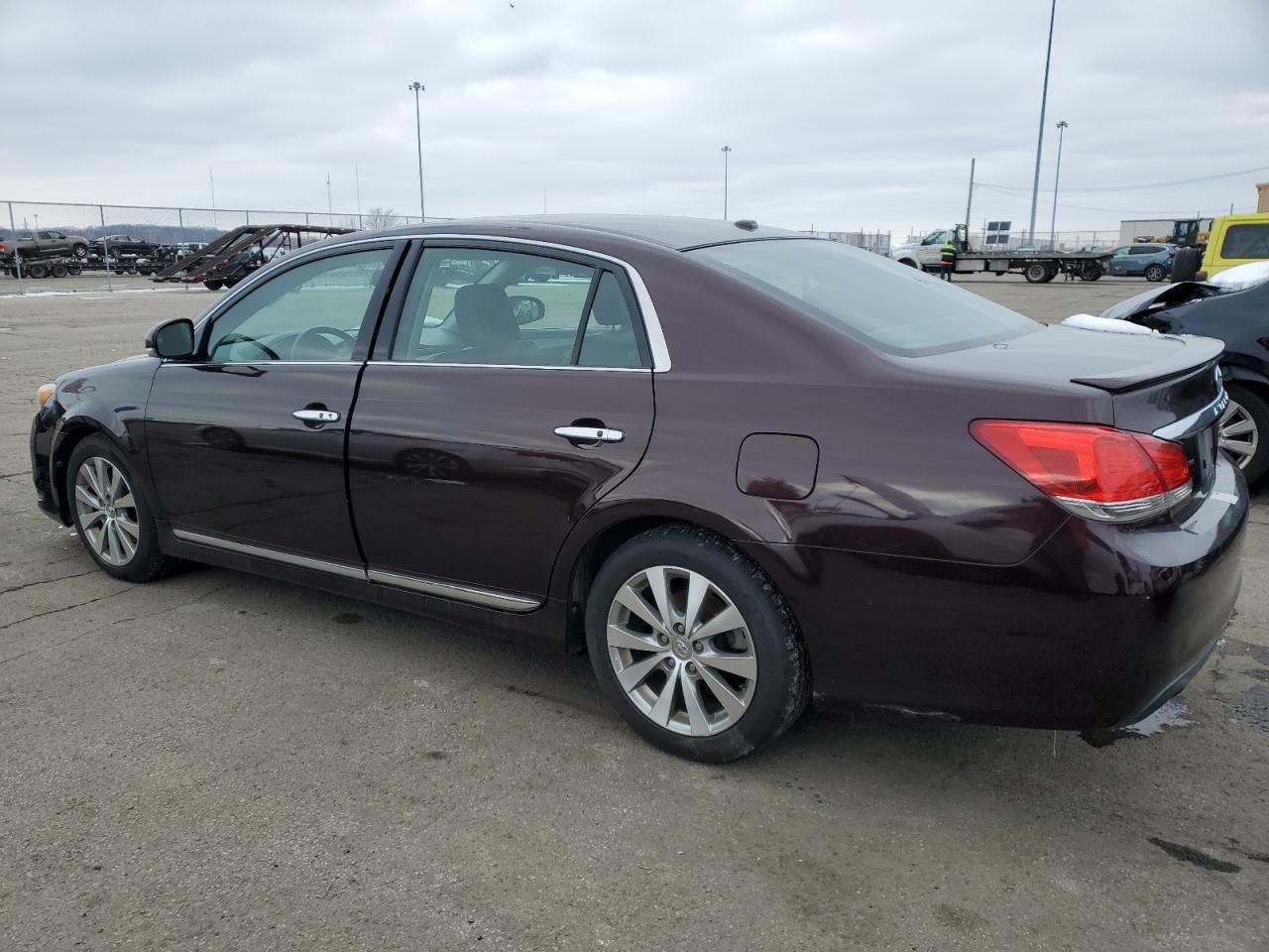 2011 Toyota Avalon - Image 2
