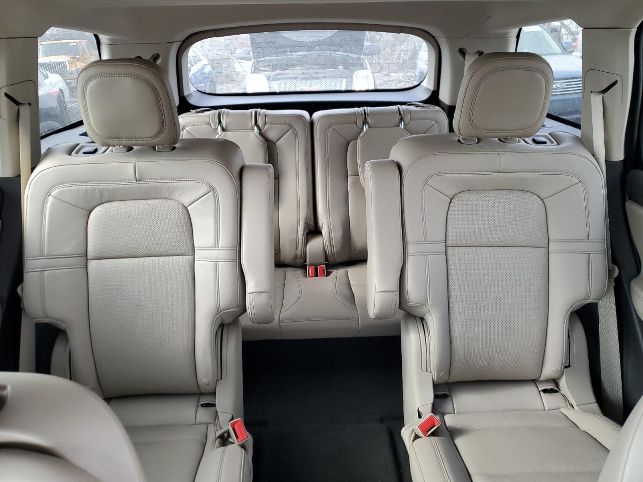 2020 Lincoln Aviator - Image 10