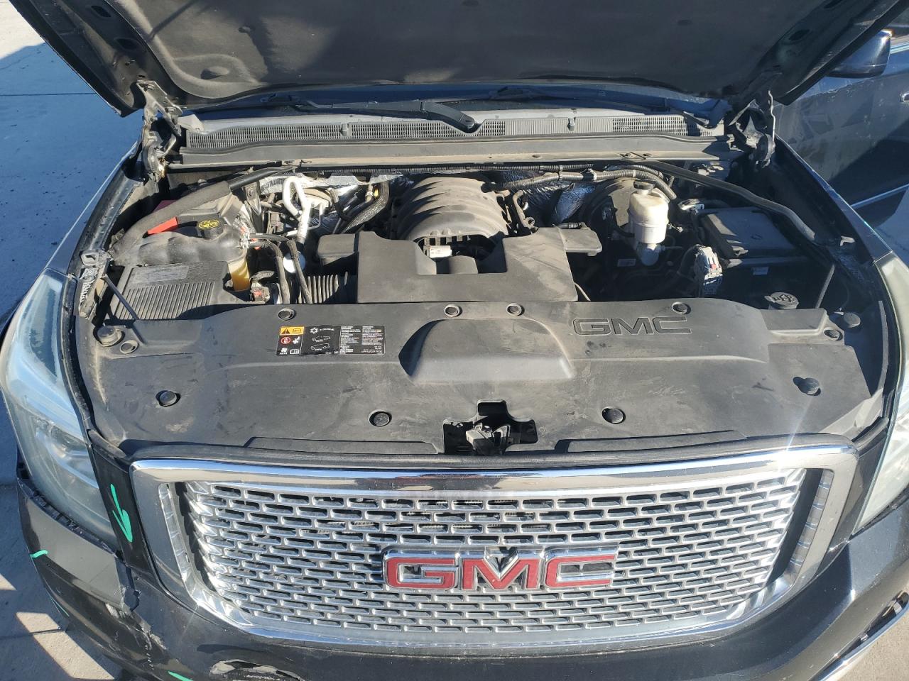 2015 GMC Yukon - Image 12