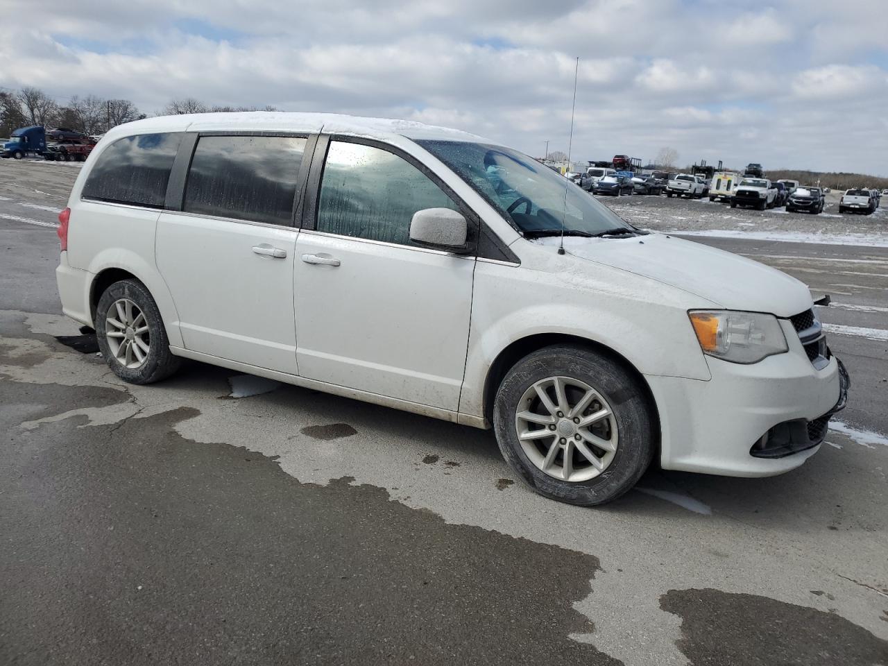 2018 Dodge Caravan - Image 4