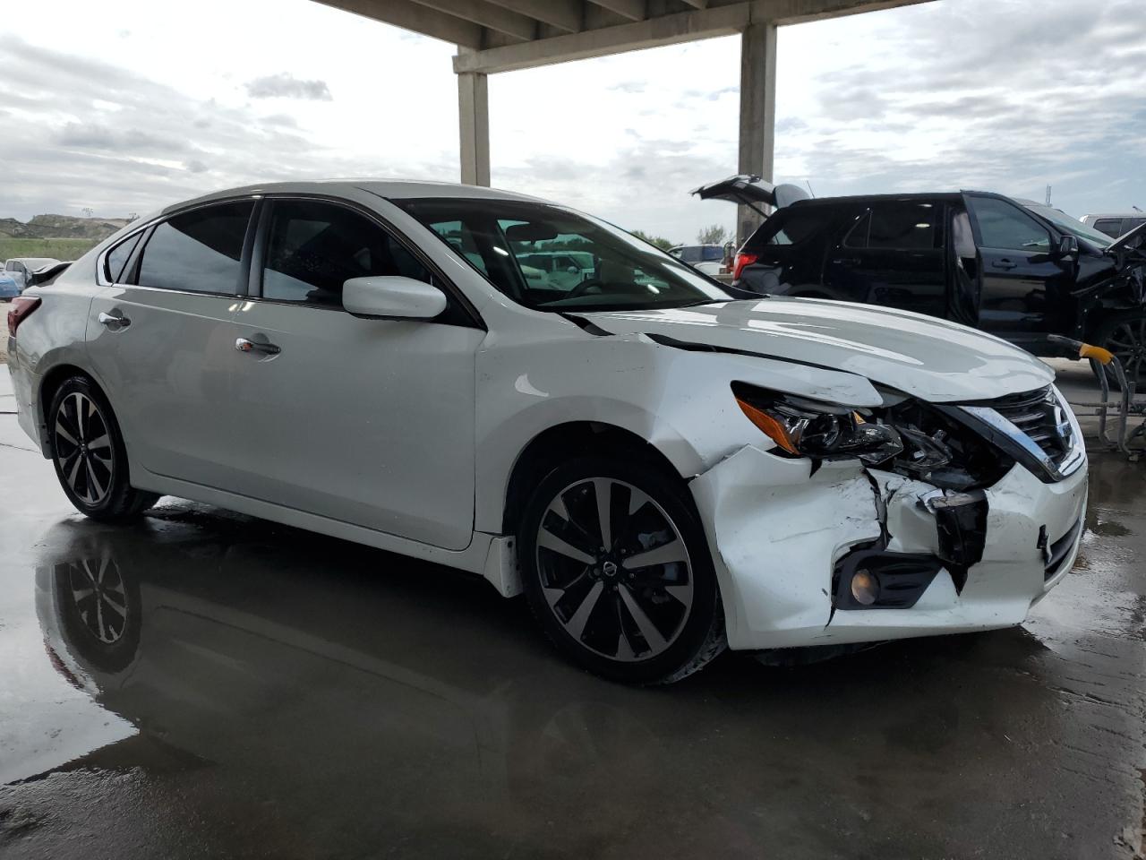 2018 Nissan Altima - Image 4