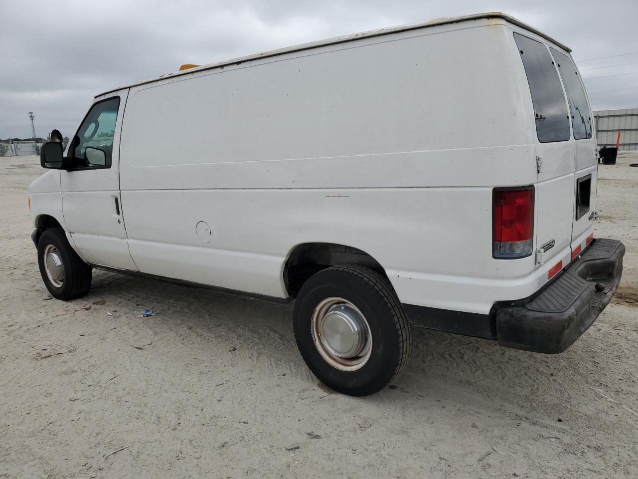 2006 Ford Econoline - Image 2