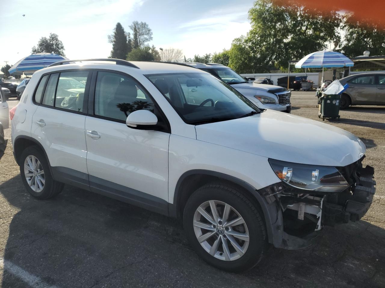 2017 Volkswagen Tiguan - Image 4