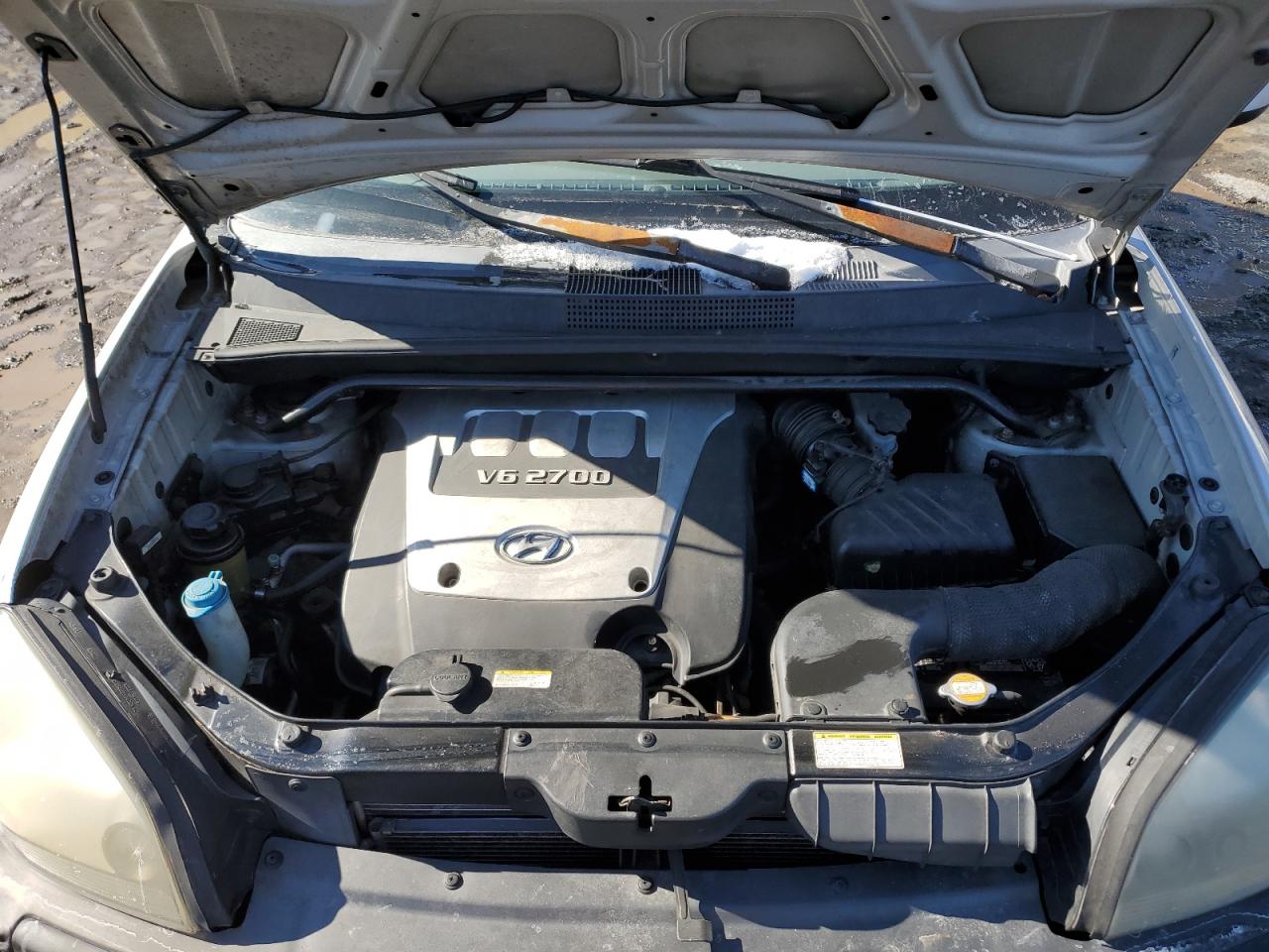 2005 Hyundai Tucson - Image 12