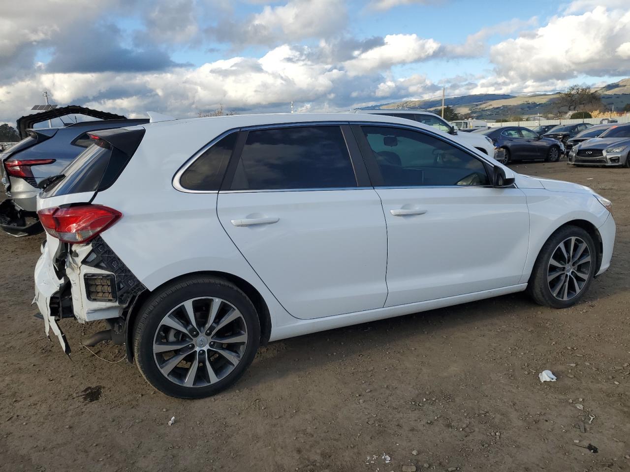 2019 Hyundai Elantra - Image 3