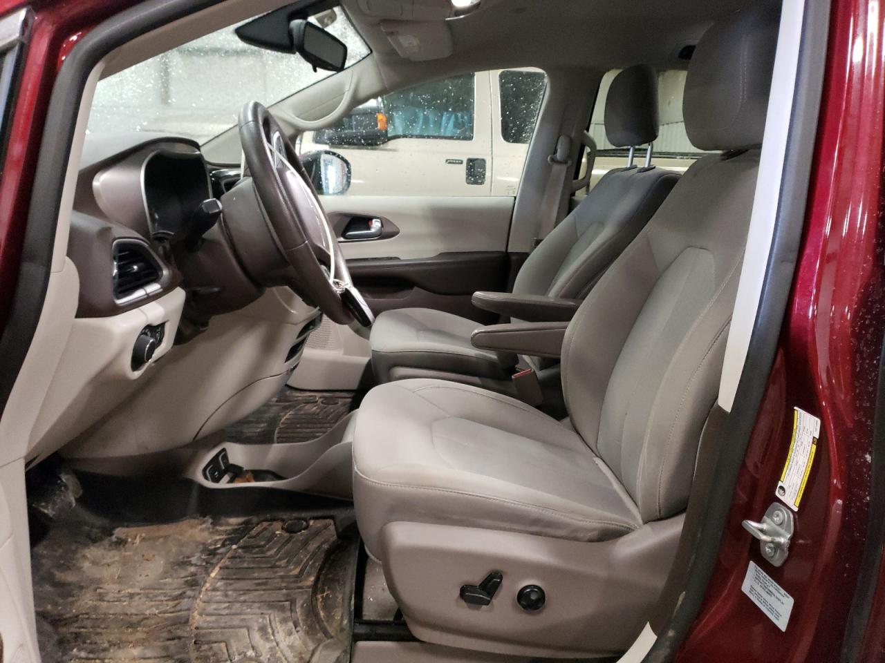 2017 Chrysler Pacifica - Image 7