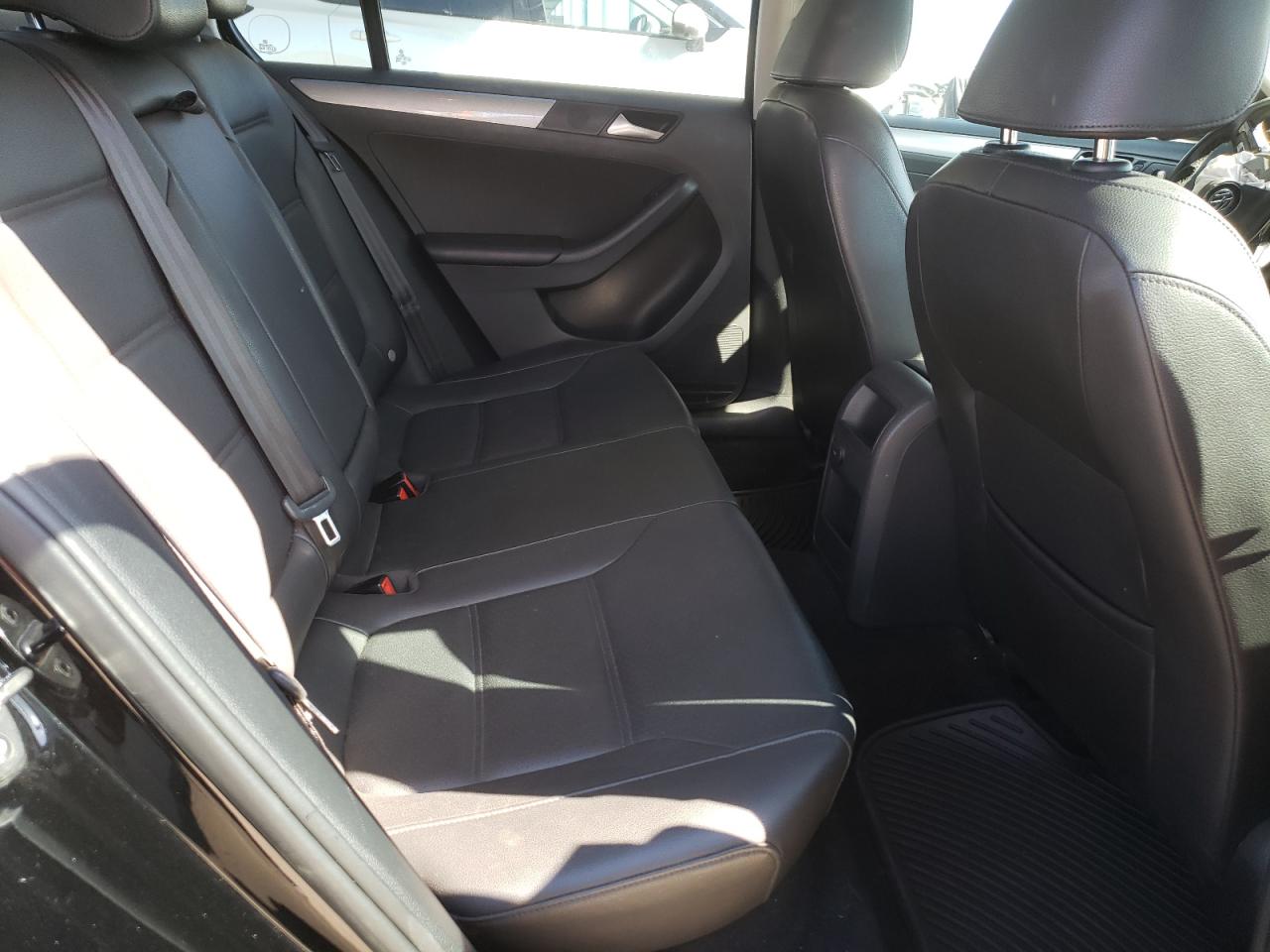 2017 Volkswagen Jetta - Image 10