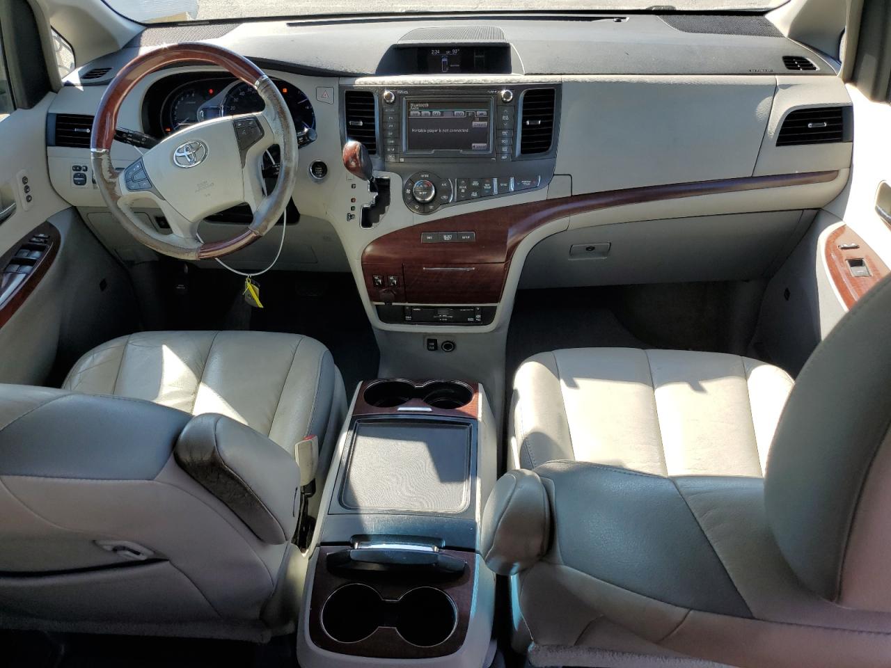 2012 Toyota Sienna - Image 8