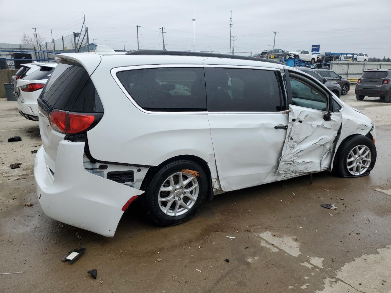 2020 Chrysler Pacifica - Image 3