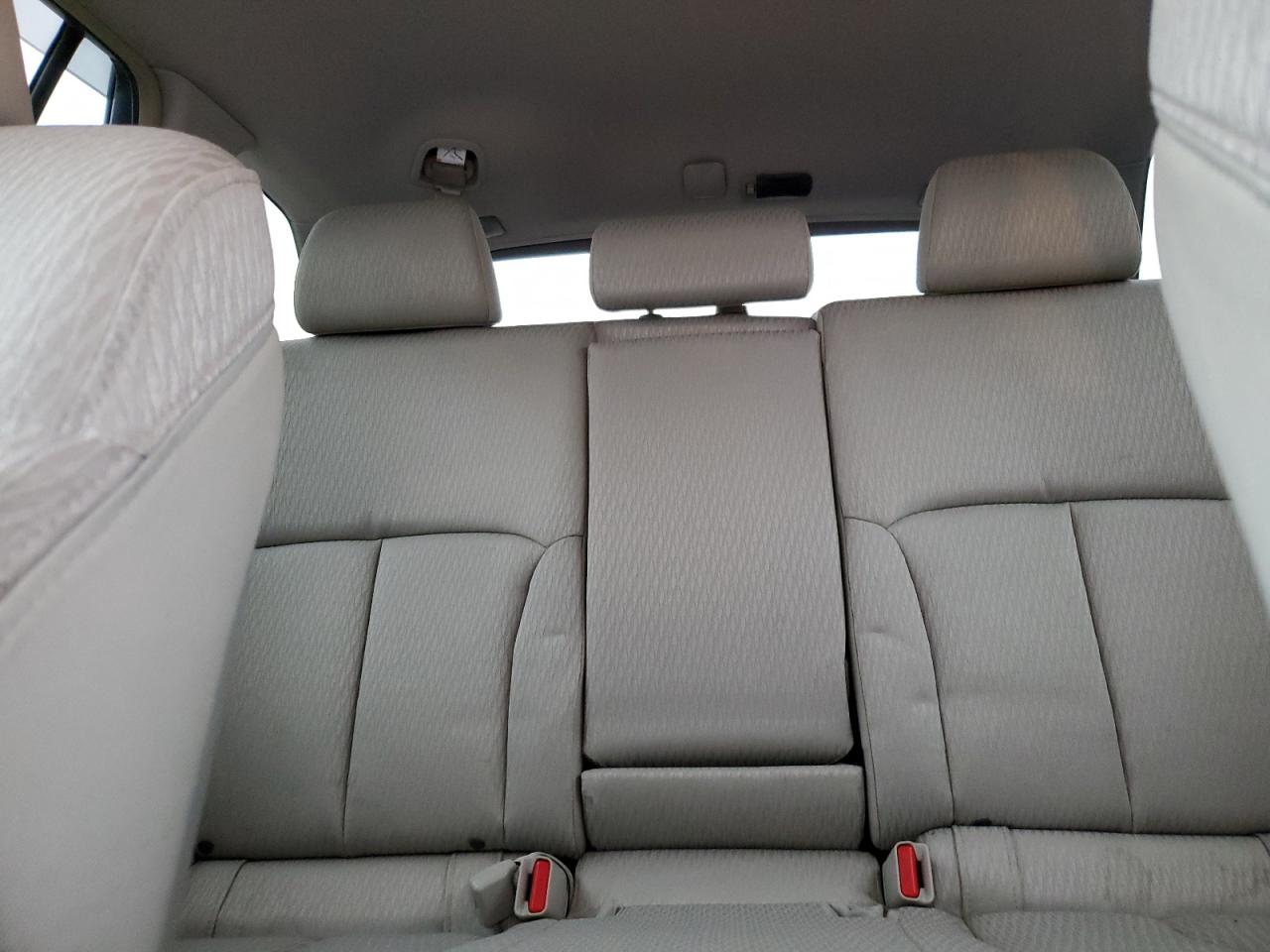2012 Subaru Outback - Image 10