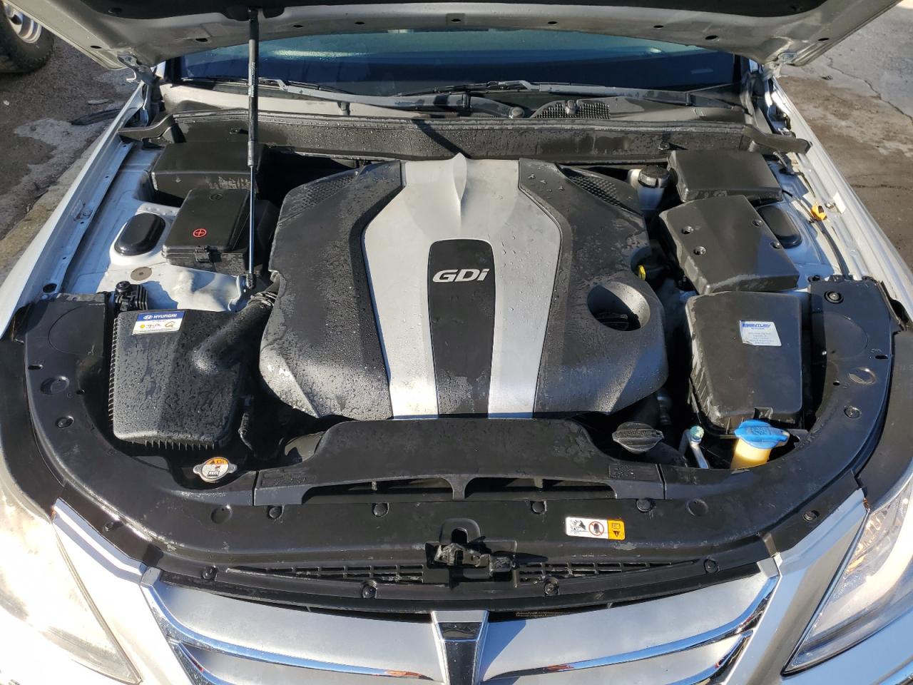 2013 Hyundai Genesis - Image 11