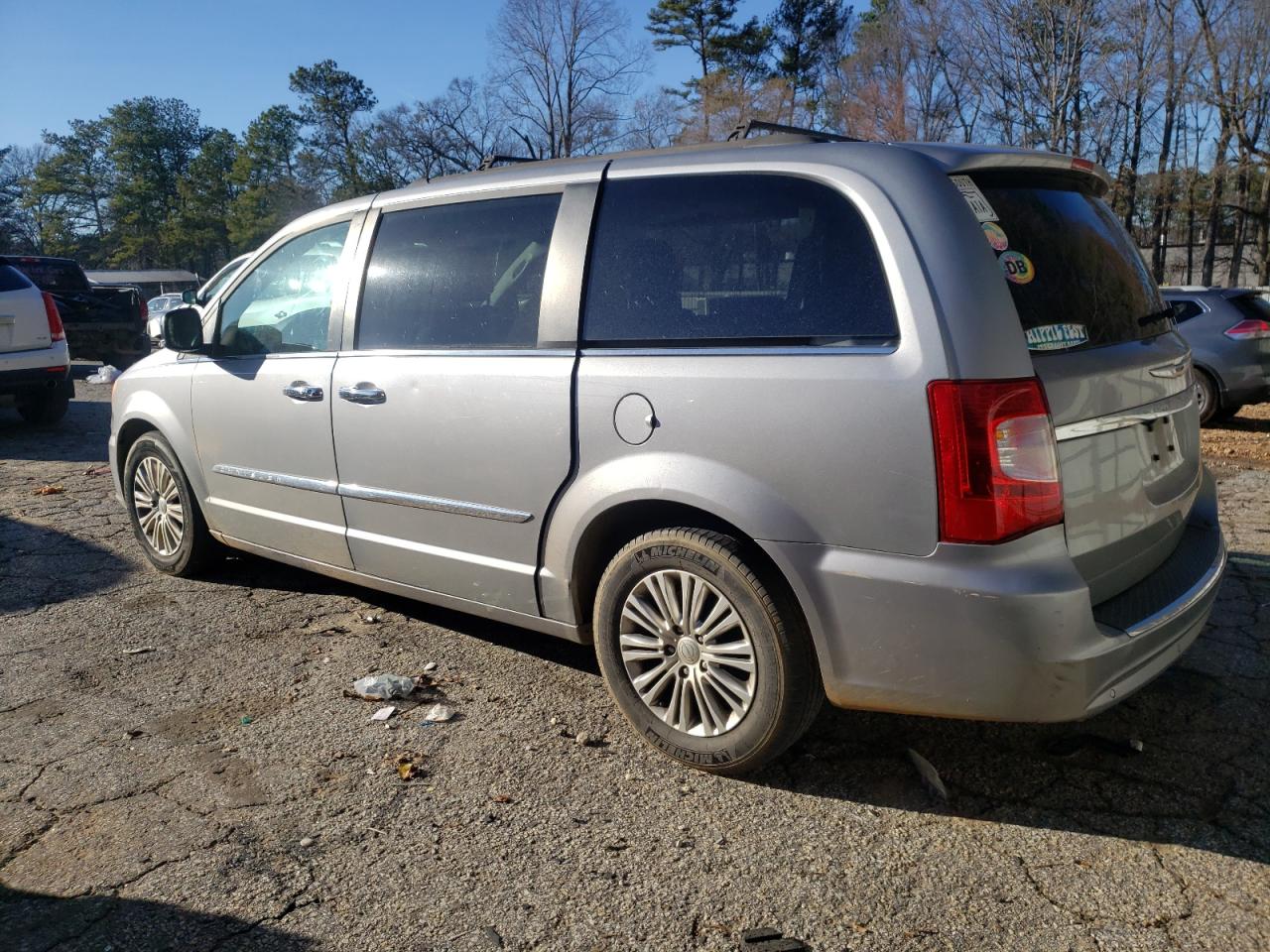 2013 Chrysler Town & Country - Image 2