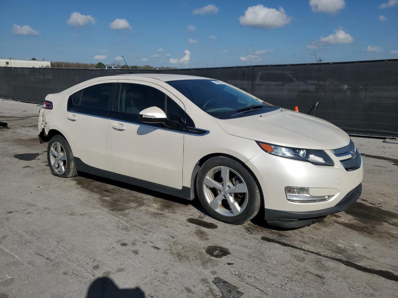 2013 Chevrolet Volt - Image 4