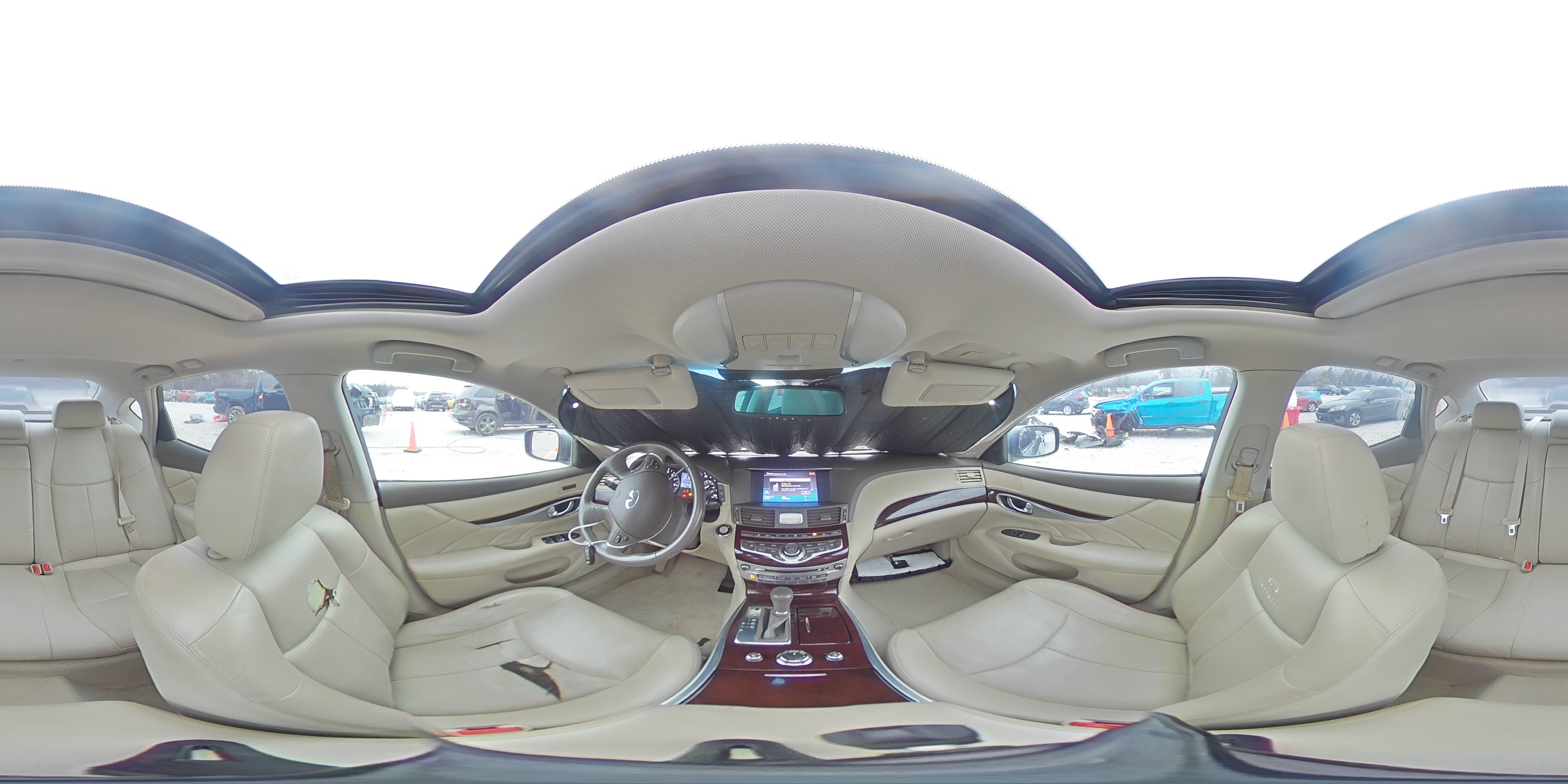 2012 Infiniti M - Image 15