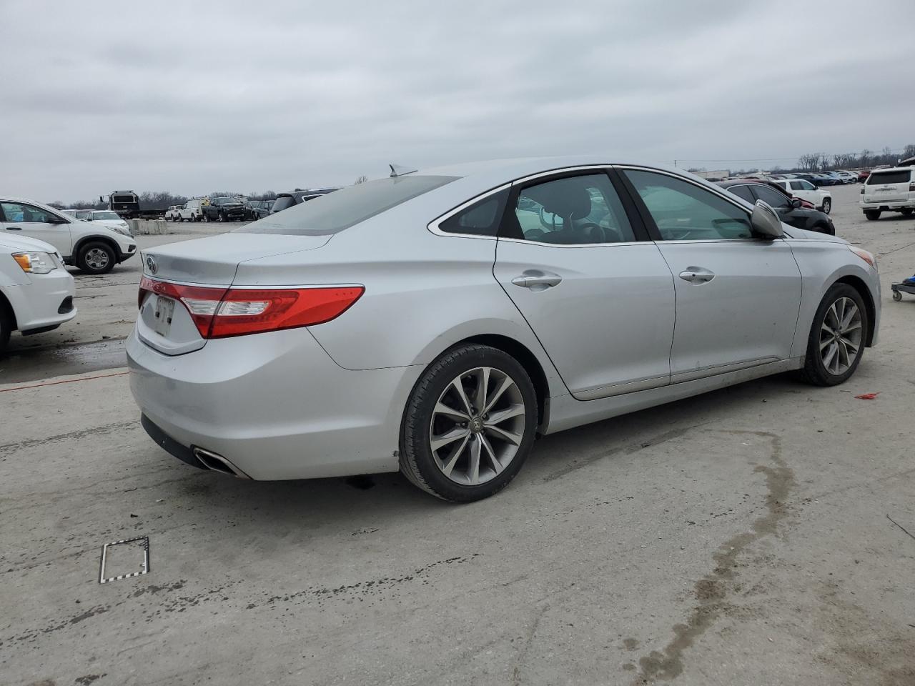 2016 Hyundai Azera - Image 3