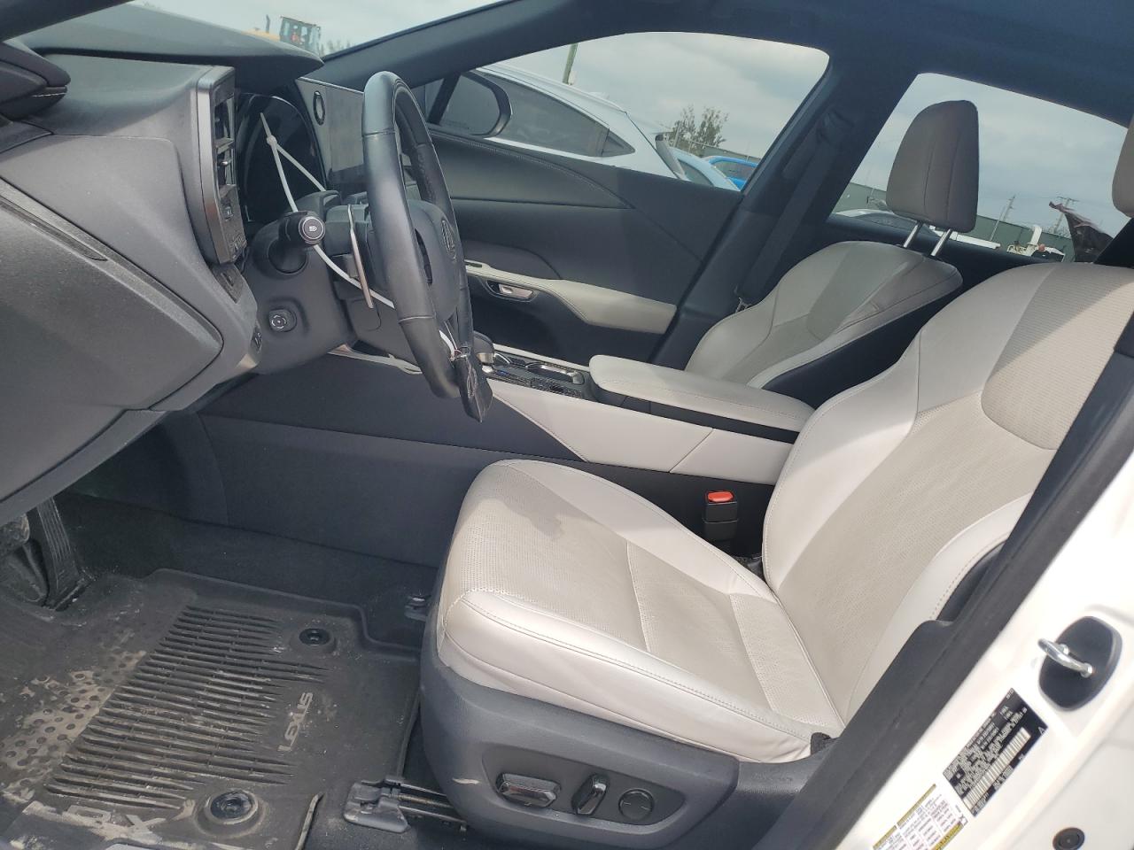 2023 Lexus RX - Image 7