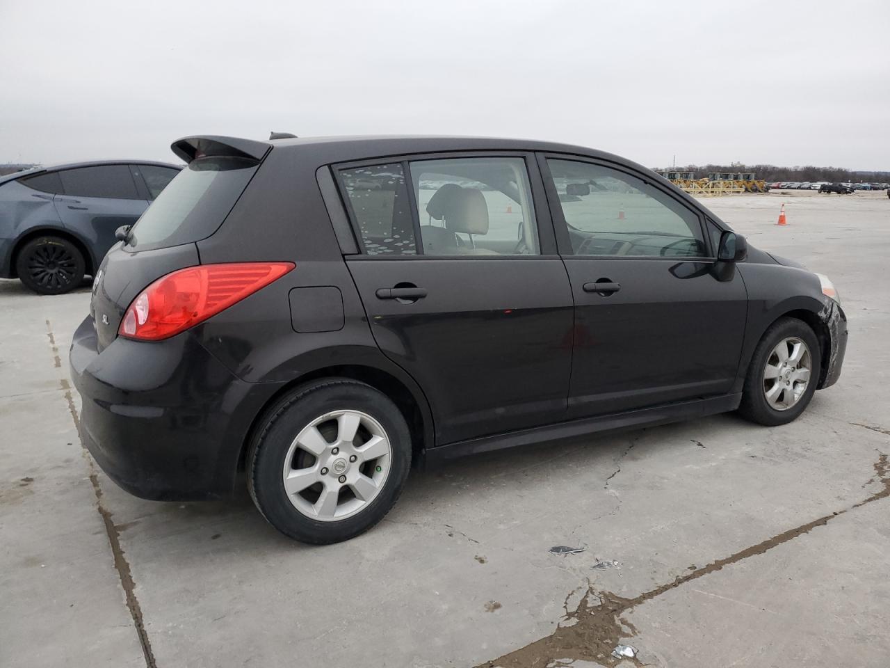2011 Nissan Versa - Image 3
