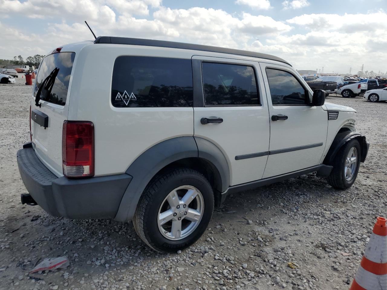 2007 Dodge Nitro - Image 3