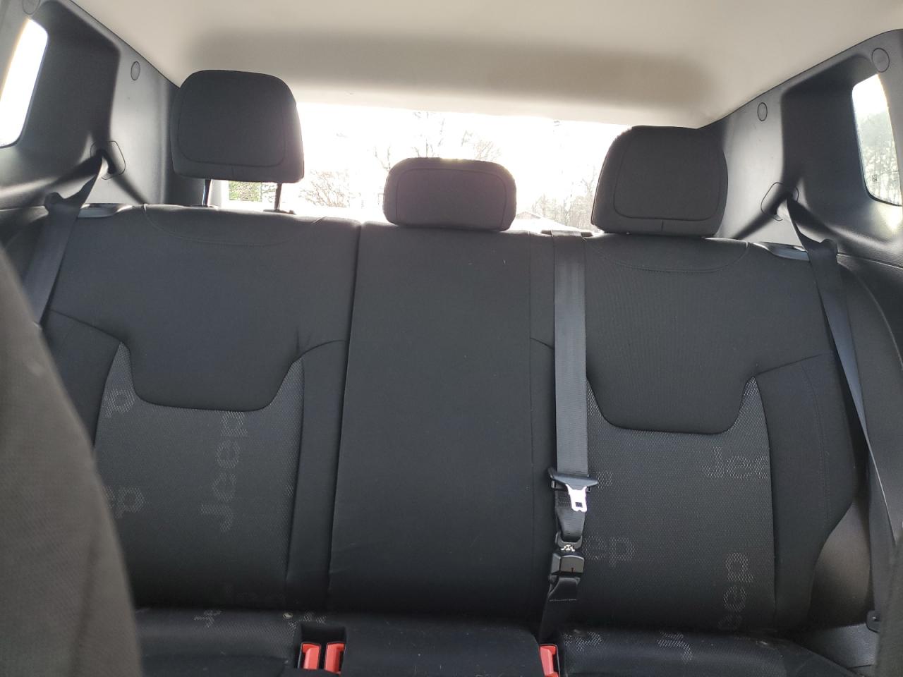 2017 Jeep Renegade - Image 10