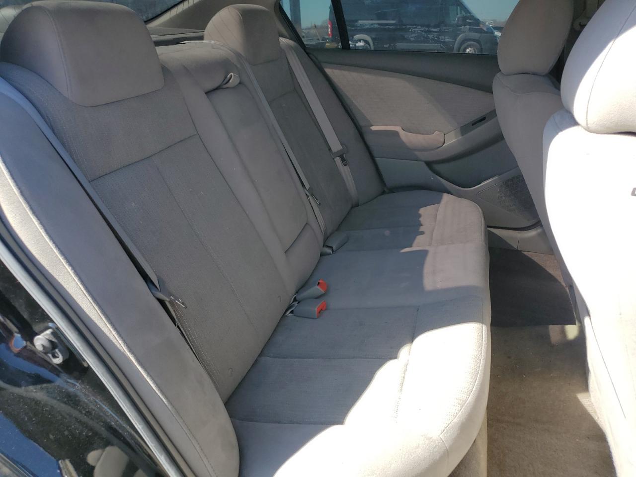 2010 Nissan Altima - Image 10