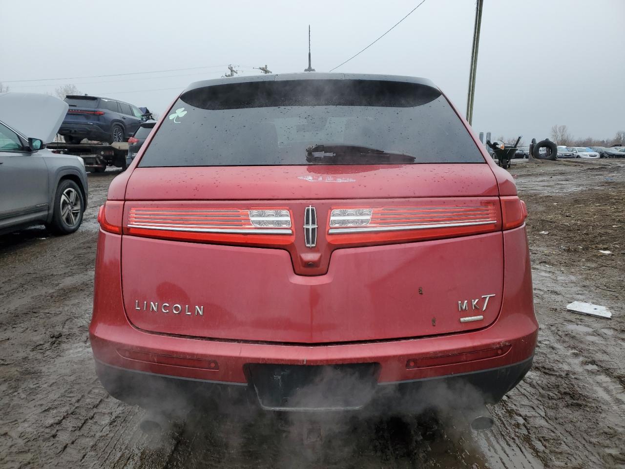 2011 Lincoln MKT - Image 6