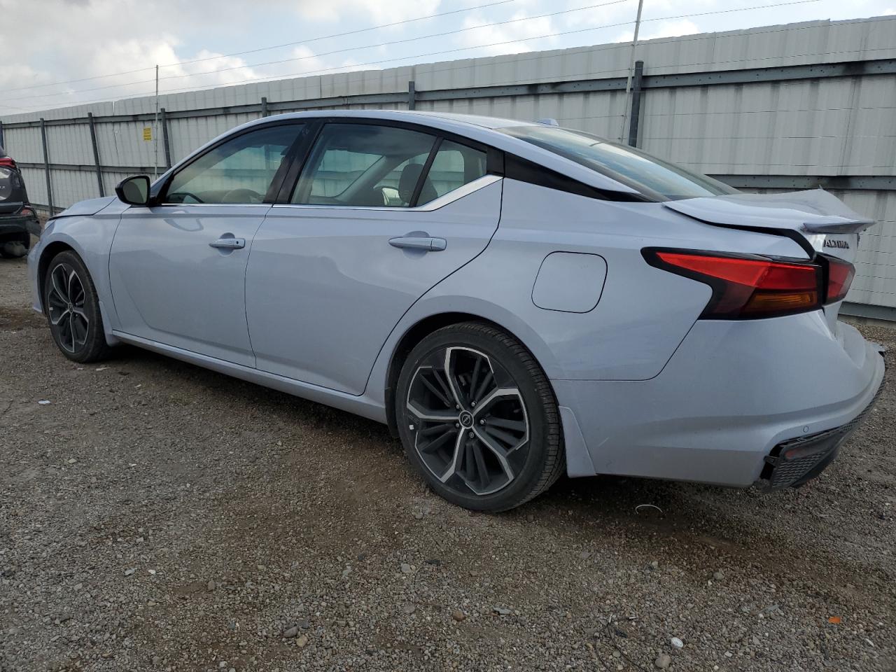 2024 Nissan Altima - Image 2