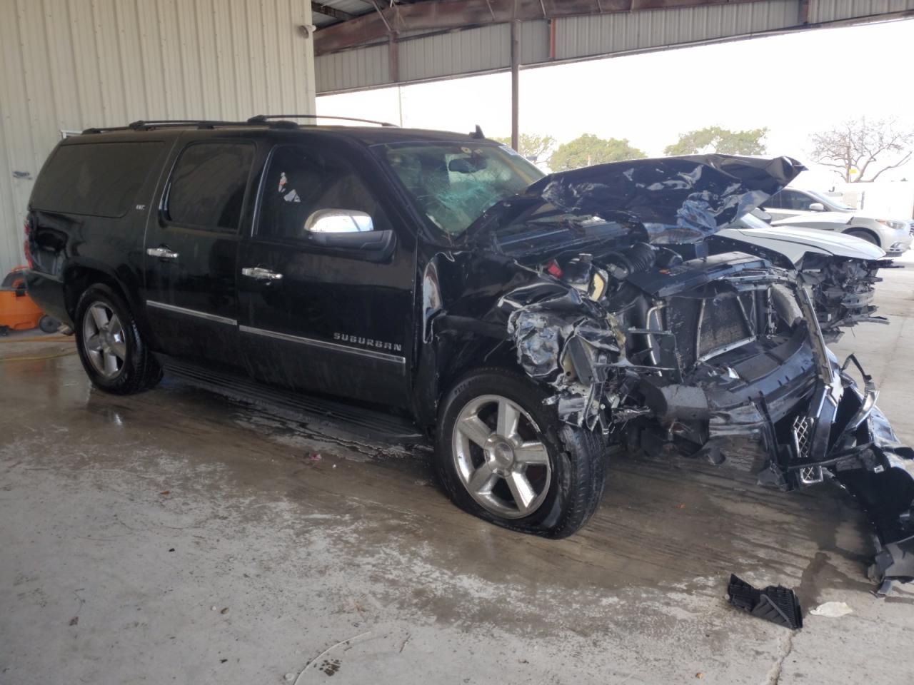 2013 Chevrolet Suburban - Image 4