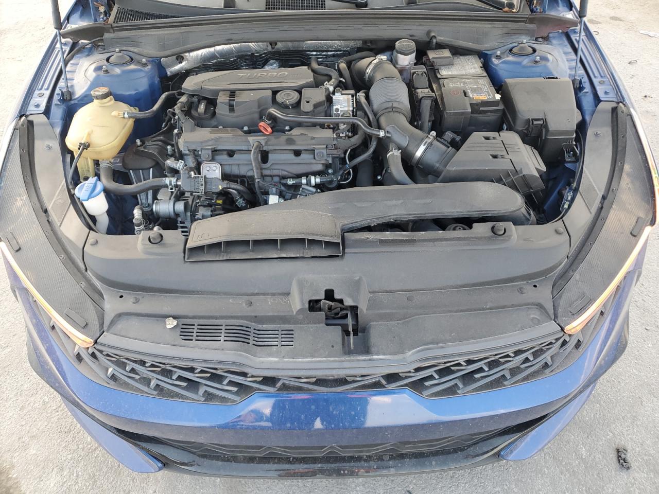 2022 Kia K5 - Image 11