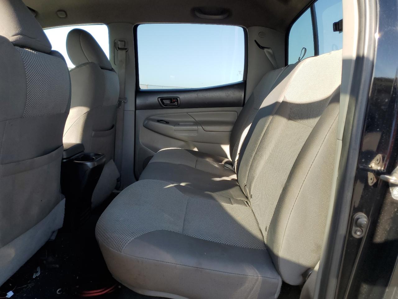 2015 Toyota Tacoma - Image 10