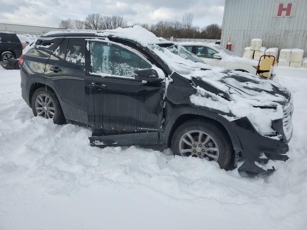 2022 GMC Terrain - Image 4