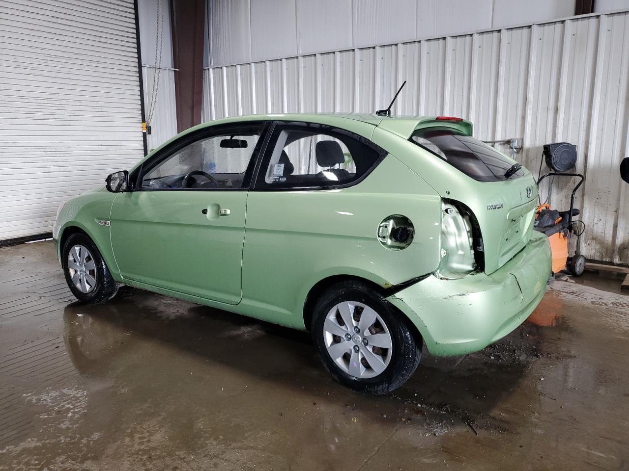 2010 Hyundai Accent - Image 2