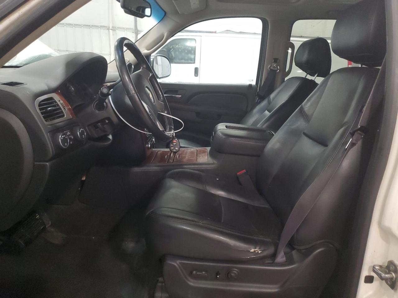2014 Chevrolet Suburban - Image 7