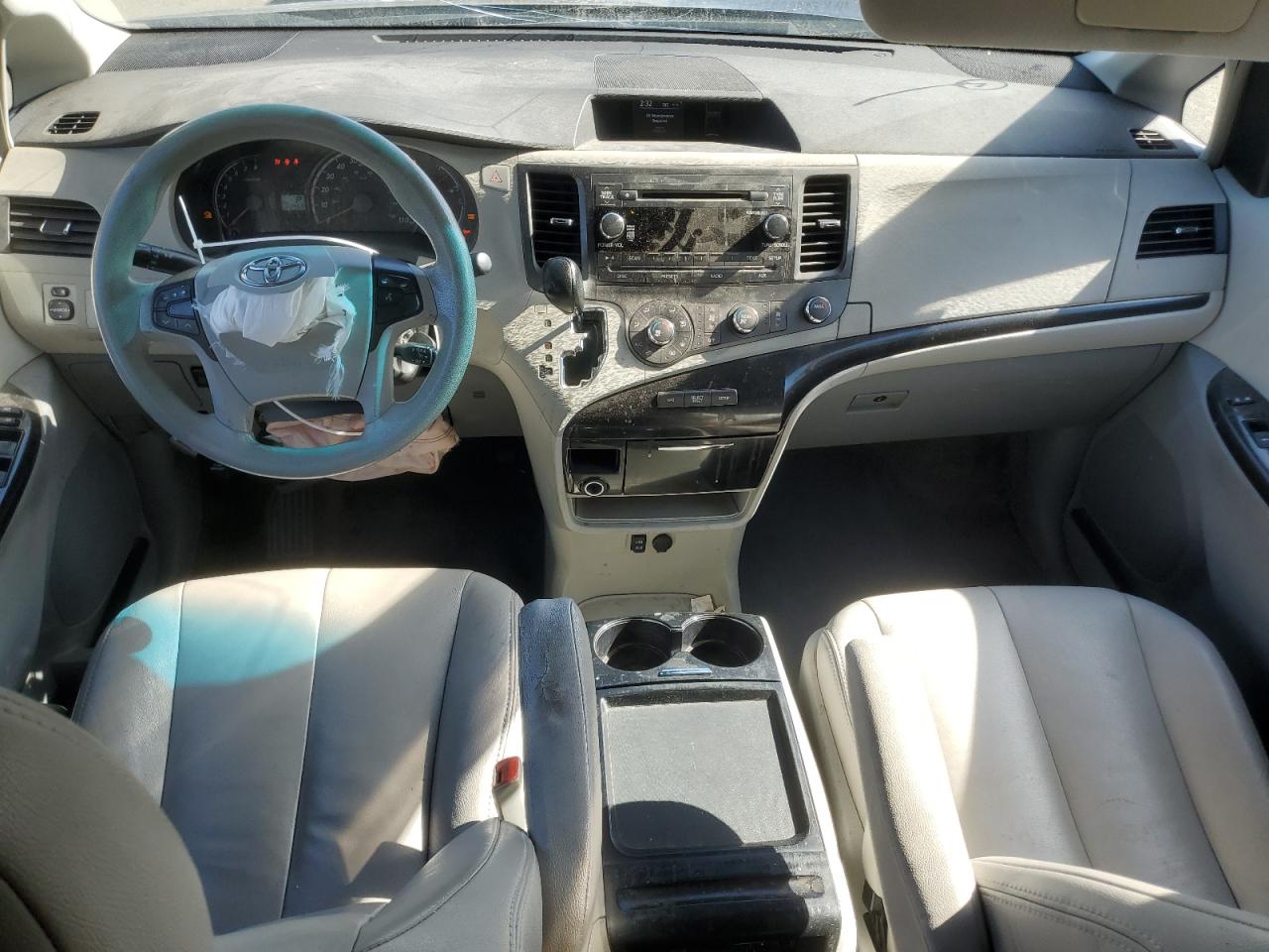 2011 Toyota Sienna - Image 8