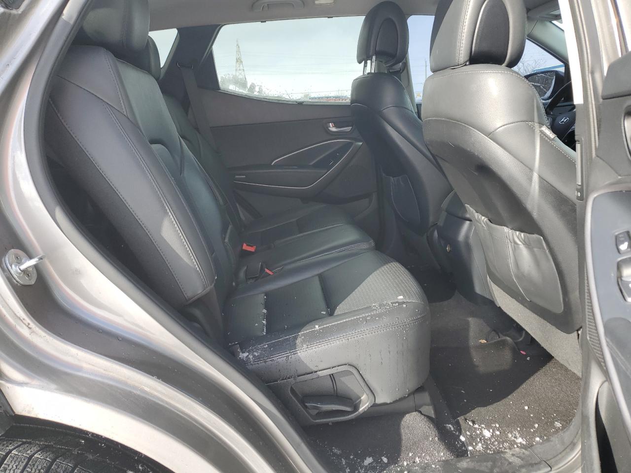 2014 Hyundai Santa Fe - Image 11