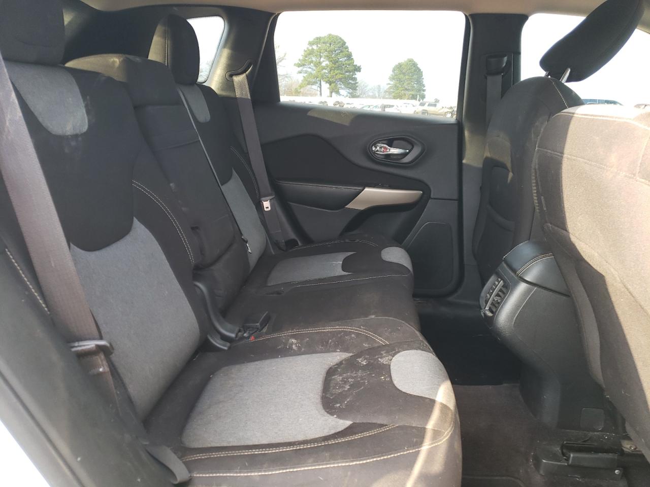 2018 Jeep Grand Cherokee - Image 11