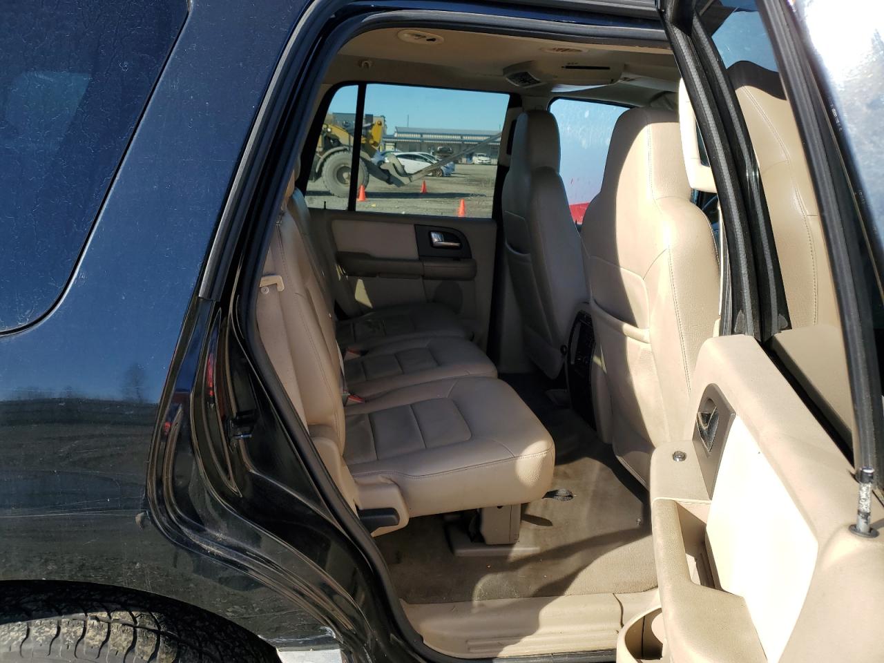 2004 Ford Expedition - Image 11