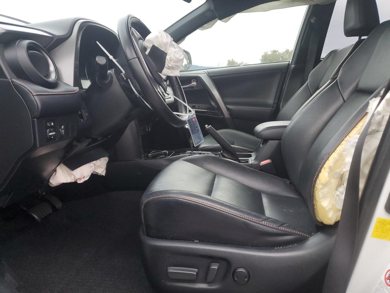 2016 Toyota RAV 4 - Image 7