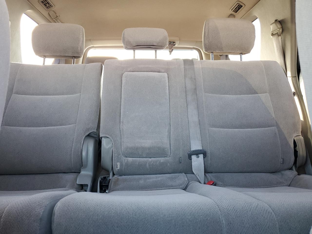 2003 Toyota Sequoia - Image 10