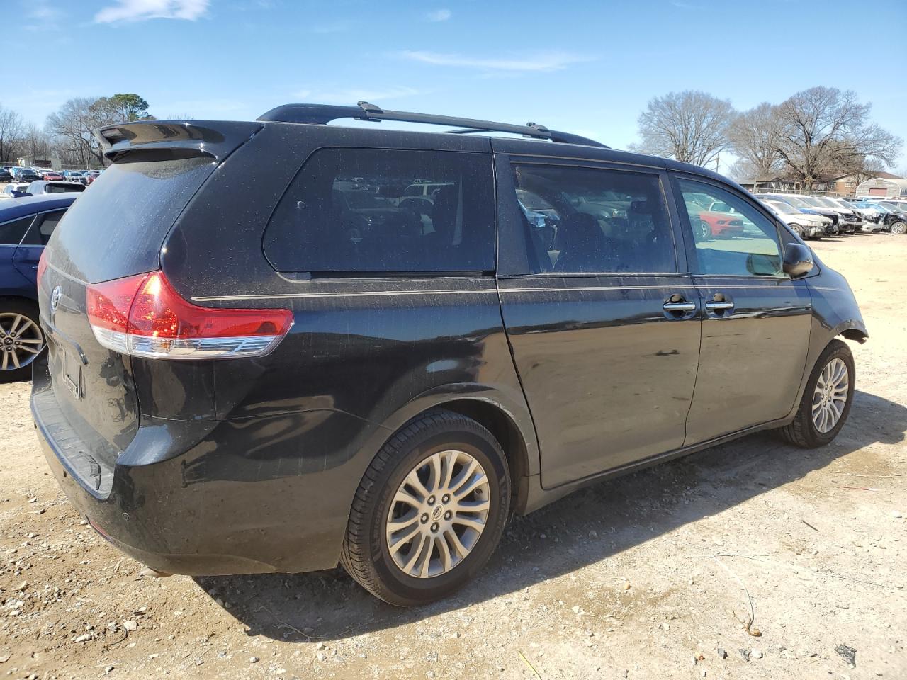 2011 Toyota Sienna - Image 3