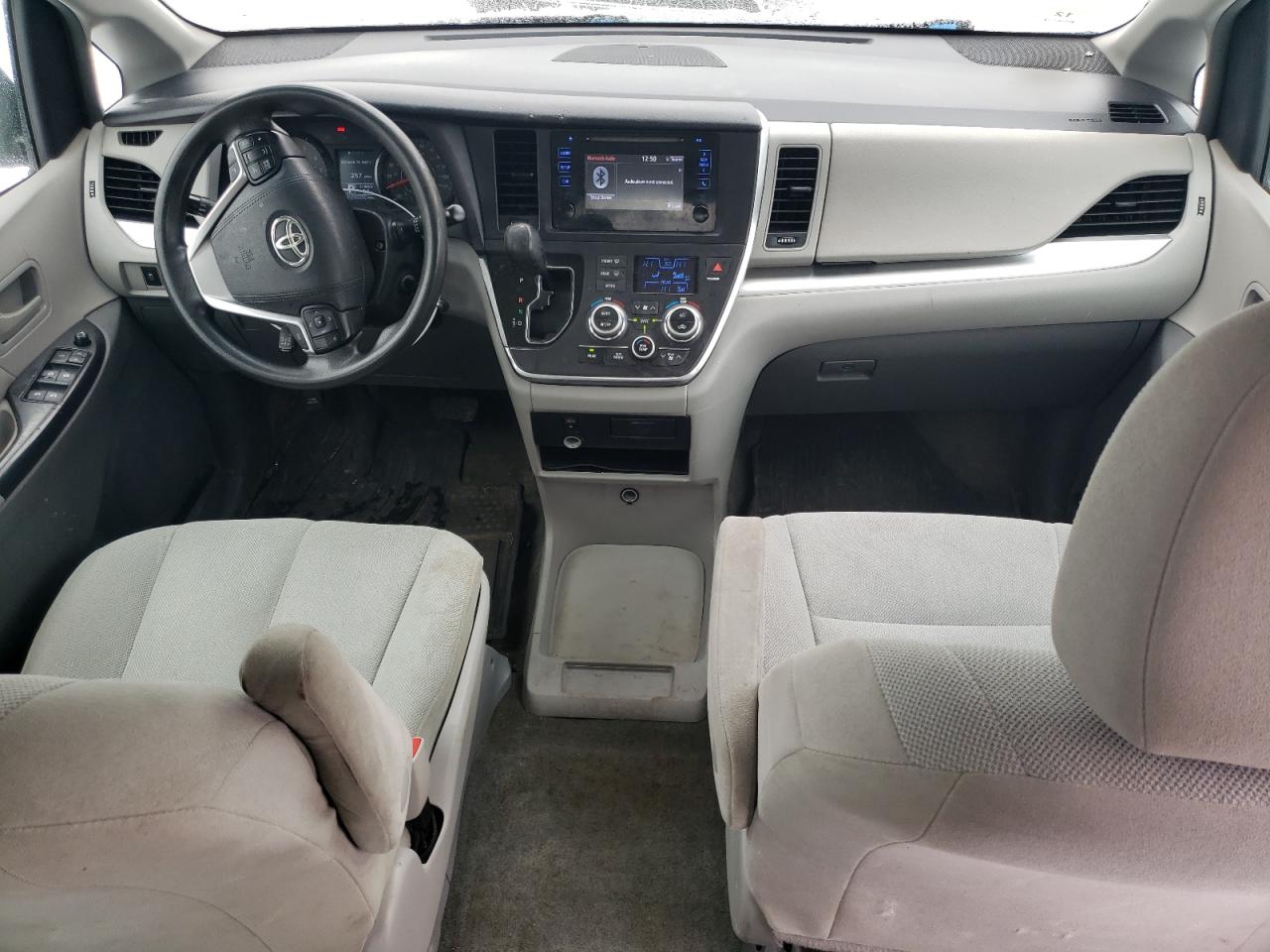 2015 Toyota Sienna - Image 8