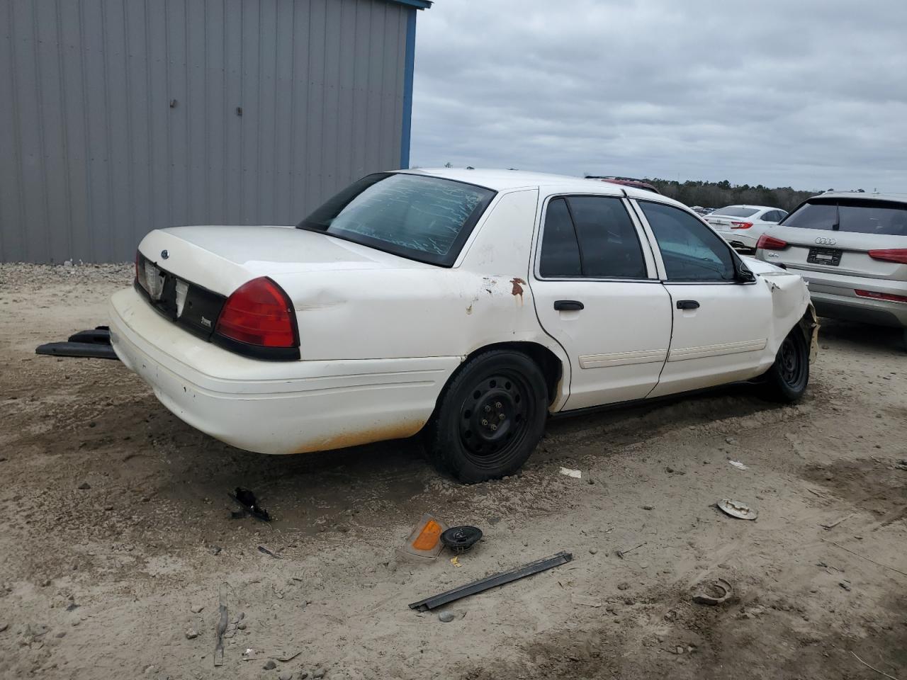 2010 Ford Crown Victoria - Image 3