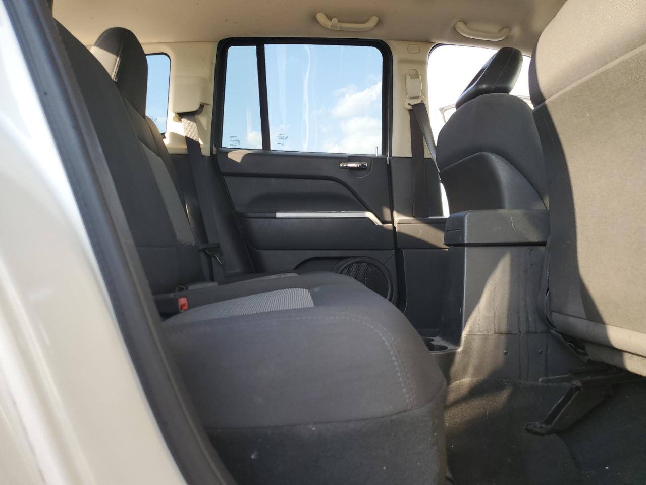 2008 Jeep Compass - Image 11