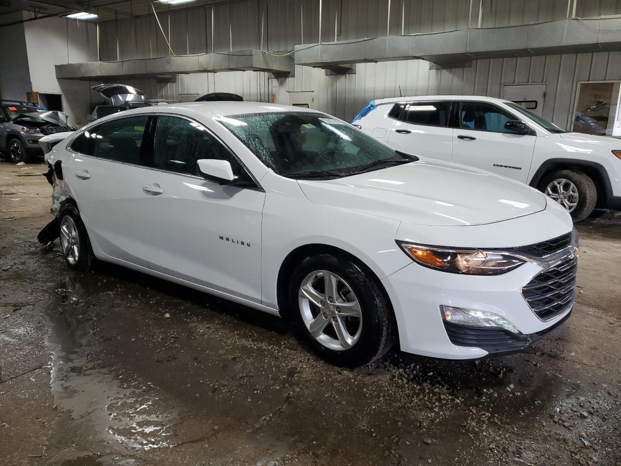 2022 Chevrolet Malibu - Image 4