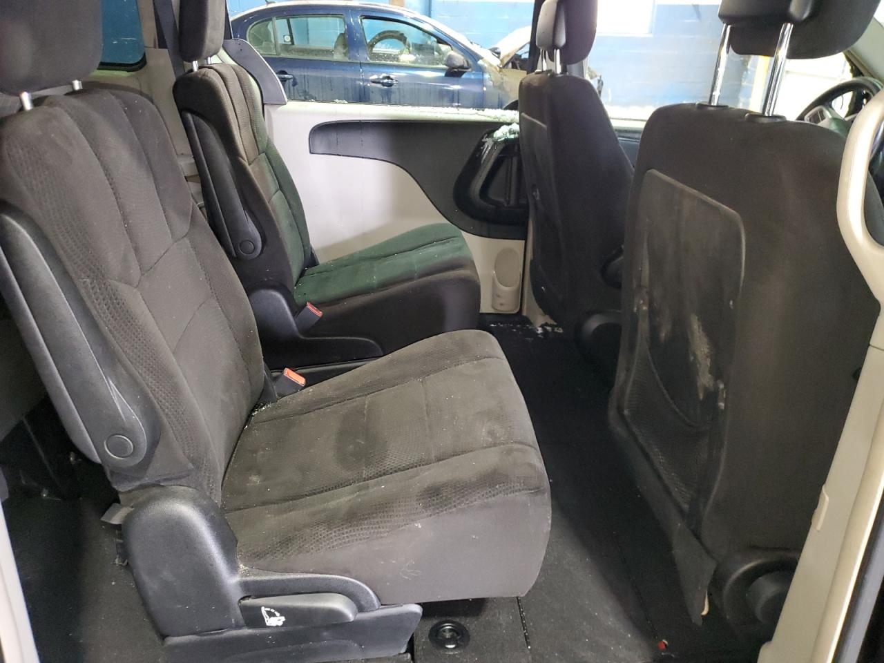 2012 Dodge Caravan - Image 11