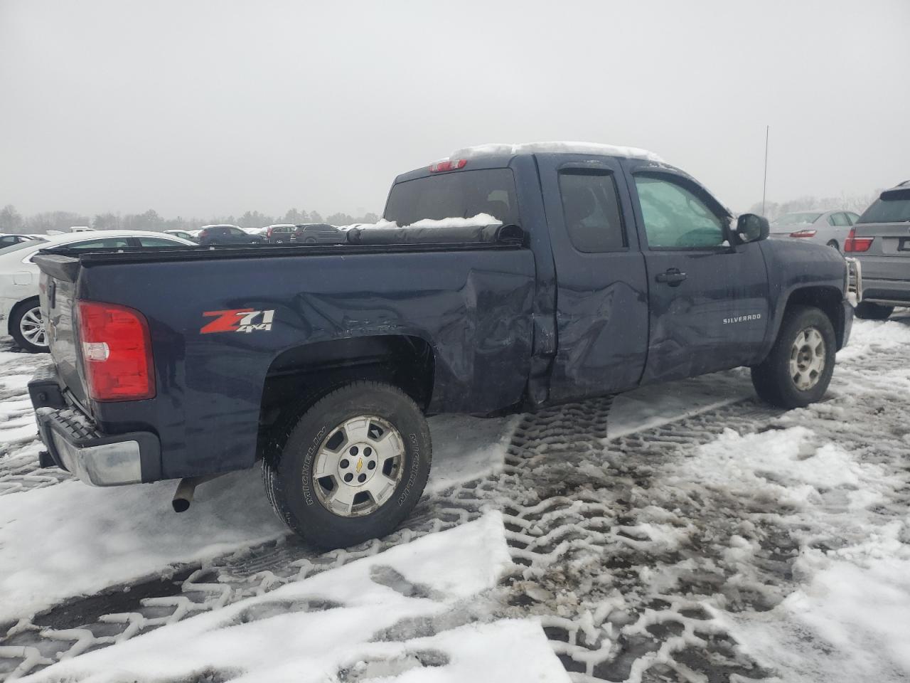 2011 Chevrolet Silverado - Image 3