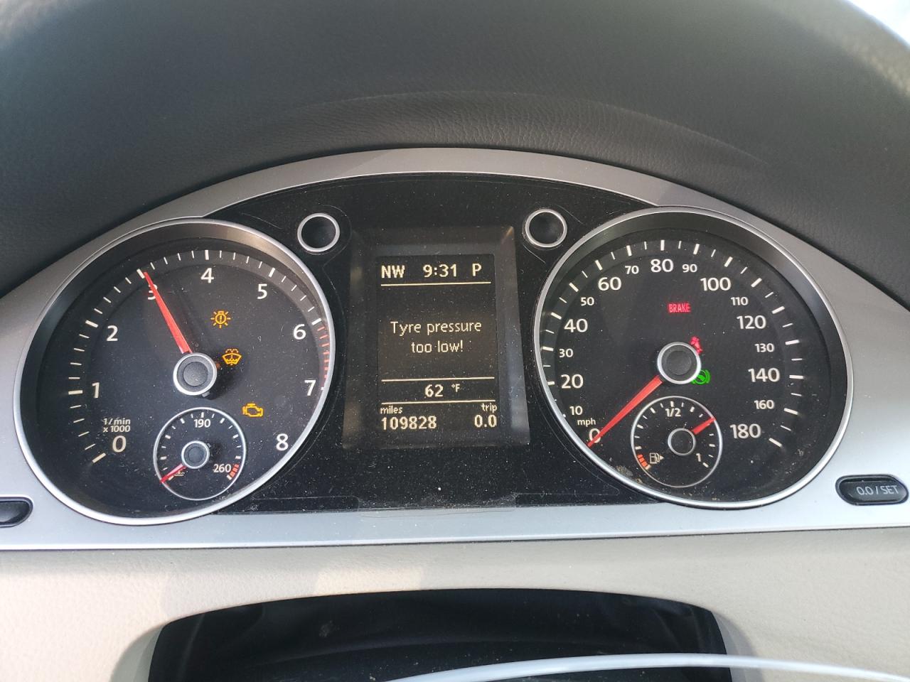 2010 Volkswagen Passat CC - Image 9